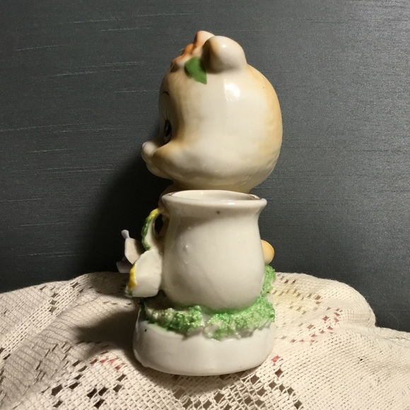 Vintage Kitschy Bear with Flowers and Pot **Rare - Picture 3 of 10